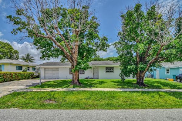 Woodcrest Manor, 213 SW 12th Ave, Boynton Beach, Florida 33435, image 1