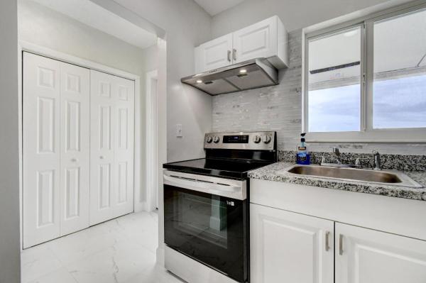 Leisureville Lake, 1115 Lake Ter #208, Boynton Beach, Florida 33426, image 1