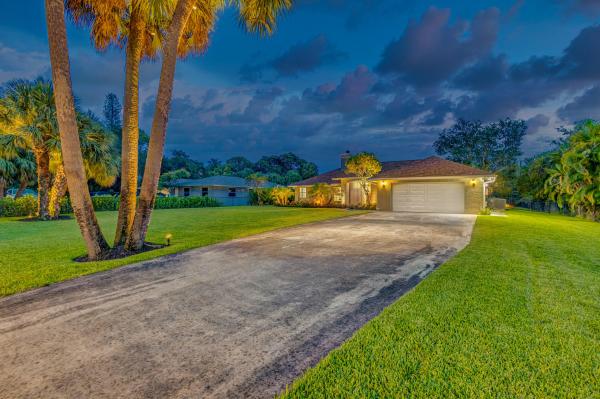 Square Lake, 8784 N Virginia Ave, Palm Beach Gardens, Florida 33418, image 2