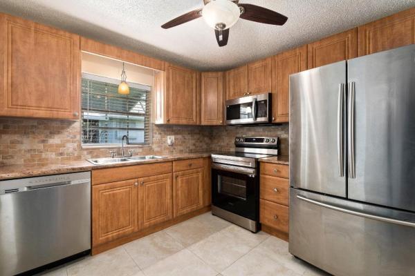 High Point Of Fort Pierce, 521 Crooked Lake Ln #D, Fort Pierce, Florida 34982, image 3