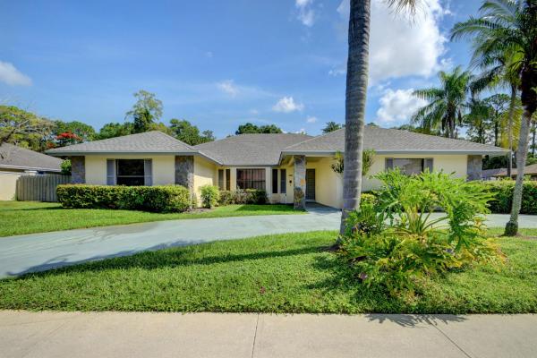 Pinewood Grove Of Wellington, 13385 La Mirada Cir, Wellington, Florida 33414, image 1