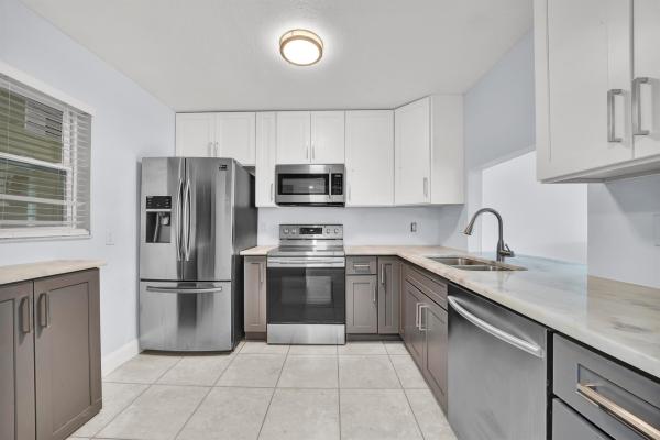 Sunrise Island, 3905 N Nob Hill Rd #105, Sunrise, Florida 33351, image 1