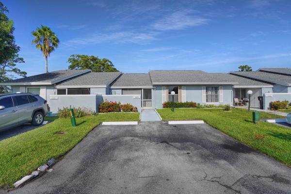 The Villas At Lucerne Lakes, 4475 Lucerne Villas Ln, Lake Worth Beach, Florida 33467, image 1