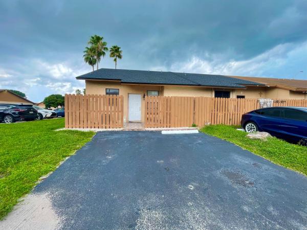 Country Lake Manors Townhomes, 6711 NW 189th St St, Hialeah, Florida 33015, image 1