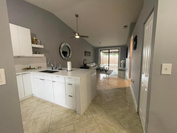 Country Lake Manors Townhomes, 6711 NW 189th St St, Hialeah, Florida 33015, image 2