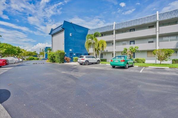 Oriole Golf & Tennis Club 1, 7837 Golf Cir Dr #312, Margate, Florida 33063, image 1