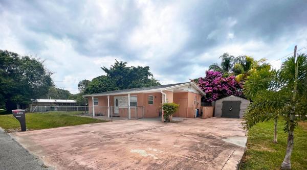 Maravilla Plaza, 2901 Summit St, Fort Pierce, Florida 34982, image 1