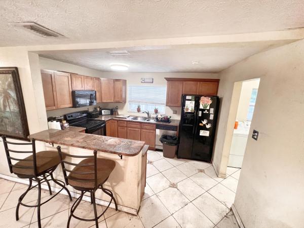 Maravilla Plaza, 2901 Summit St, Fort Pierce, Florida 34982, image 1