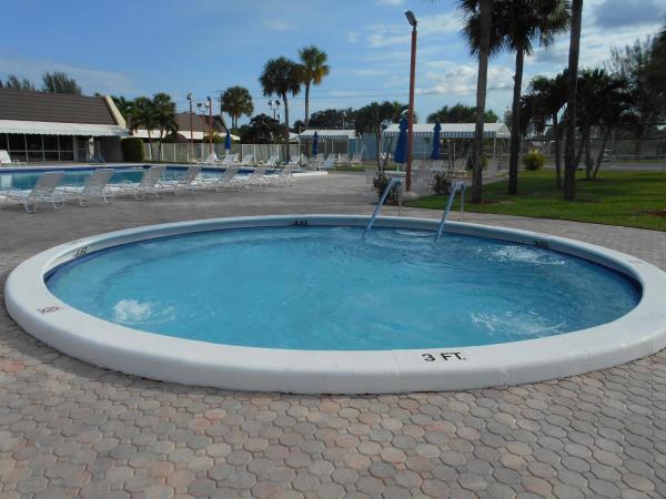 Golden Lakes Village, 104 Lake Susan Dr, West Palm Beach, Florida 33411, image 2