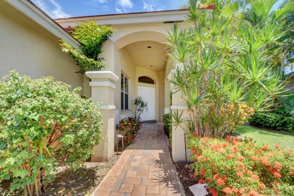 Huntington At Wycliffe, 4638 Hazleton Ln, Lake Worth, Florida 33449, image 2