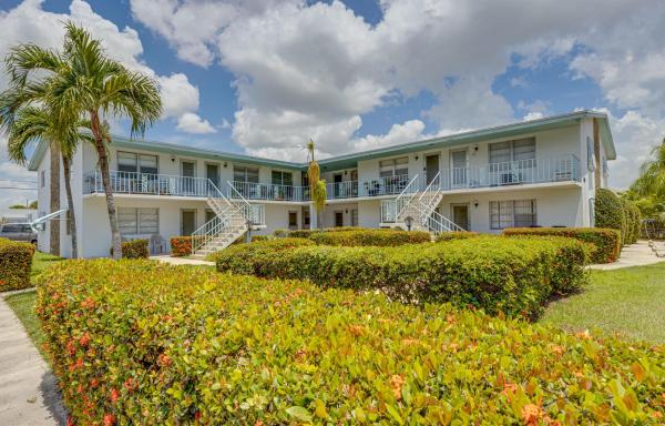 Hovianna, 401 N J St #9, Lake Worth Beach, Florida 33460, image 1