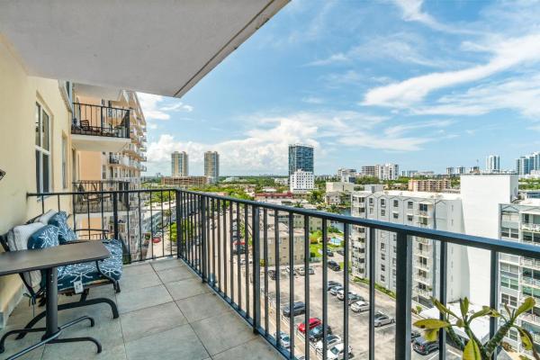 Golden Horn, 427 Golden Isles Dr #10F, Hallandale Beach, Florida 33009, image 1
