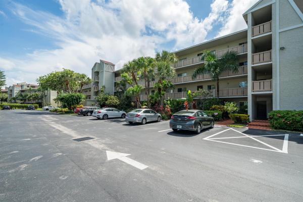 Huntington Lakes 1, 6585 Kensington Ln #104, Delray Beach, Florida 33446, image 1
