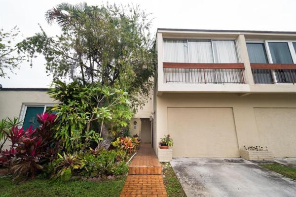 Oakview, 9153 Fontainebleau Blvd #2, Fountainebleau, Florida 33172, image 1