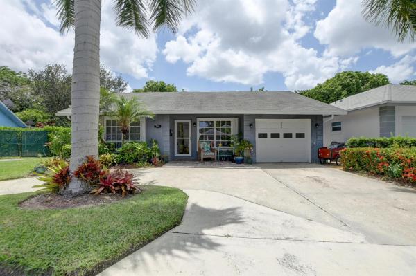 Lincolnwood Village, 299 Del Rio Blvd, Boca Raton, Florida 33432, image 1