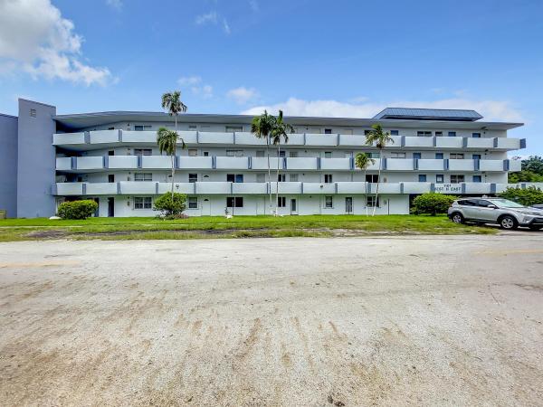 Rolling Greens, 1101 NE 191st St #H206, Ojus, Florida 33179, image 1