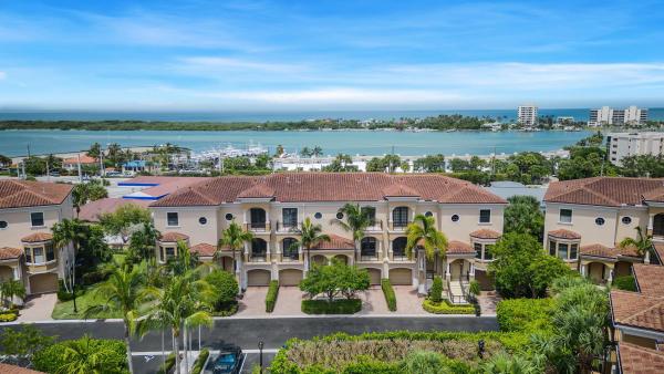 Casa Del Sol Of Tequesta, 304 Del Sol Cir, Tequesta, Florida 33469, image 1