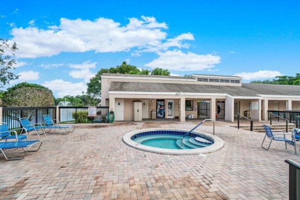 Applewood Village 1, 2660 Carambola Cir N #202, Coconut Creek, Florida 33066, image 2