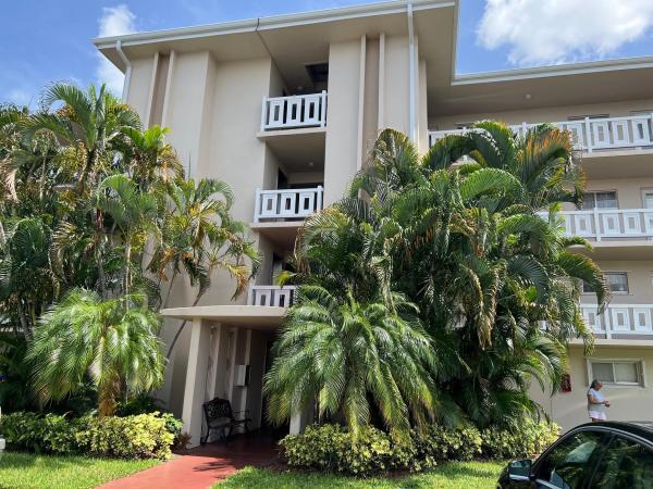 Lake Clarke Gardens, 2669 S Garden Dr #105, Lake Worth Beach, Florida 33461, image 1
