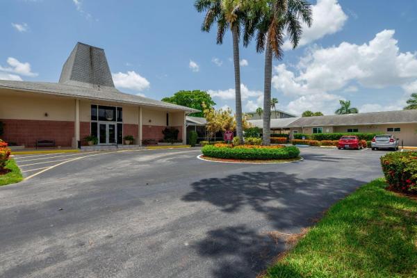 Lake Clarke Gardens, 2669 S Garden Dr S #105, Lake Worth, Florida 33461, image 1