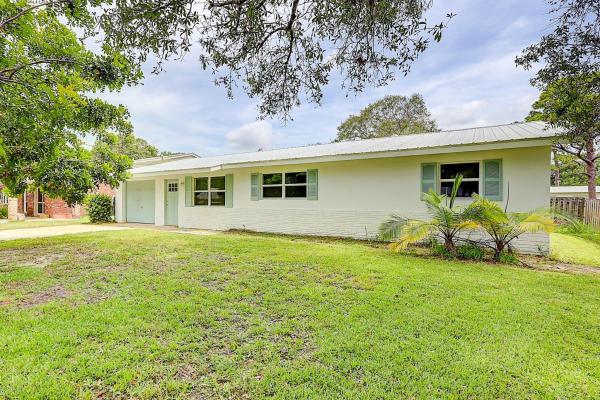 Hunt's, 798 Cory Campbell Rd, Fort Pierce, Florida 34982, image 1