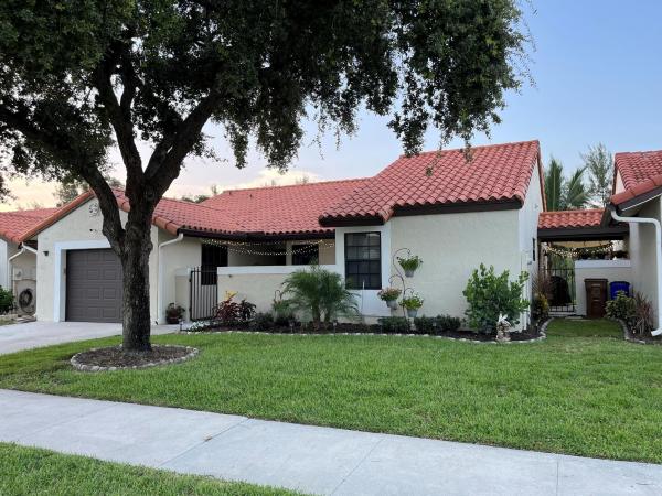 Columbia Square, 9 Columbia Ct, Deerfield Beach, Florida 33442, image 1