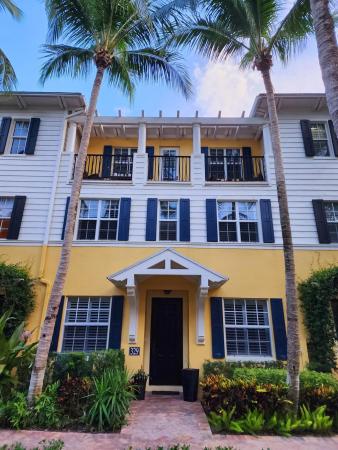 Magnolia Court, 329 S Bromeliad, West Palm Beach, Florida 33401, image 1