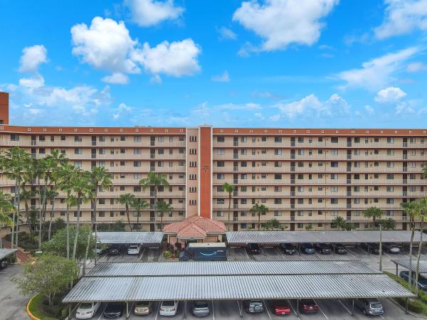 Huntington Towers, 7360 S Oriole Blvd #803, Delray Beach, Florida 33446, image 1