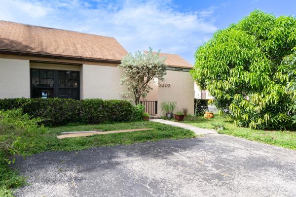 Cinnamon, 5203 Tarregon Ln, Palm Beach Gardens, Florida 33418, image 1