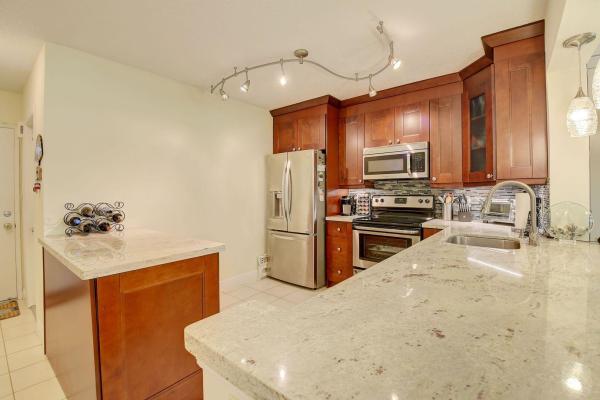 Town Villas At Moon Lake, 9201 Fairbanks Ln #5, Boca Raton, Florida 33496, image 3