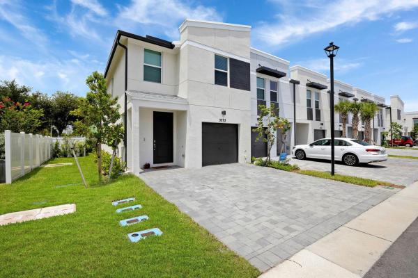 Fontana, 3573 San Bernardino Way, Palm Springs, Florida 33461, image 1