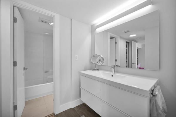 Coronado Tower 2, 20301 W Country Club Dr #2522, Aventura, Florida 33180, image 1