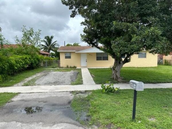 Commonwealth Manor, 611 SW 11th Dr, Deerfield Beach, Florida 33441, image 1