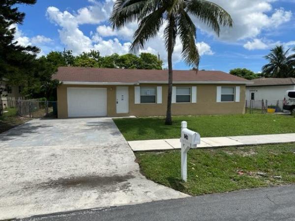 Lake Boynton Estates, 649 W Ocean Ave, Boynton Beach, Florida 33426, image 1