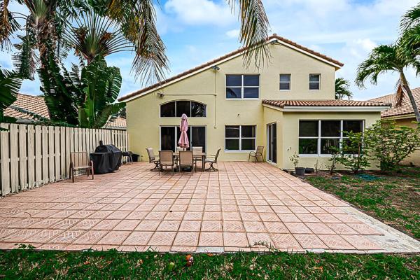 Superior At Lakes Of Laguna, 4005 Torres Cir, West Palm Beach, Florida 33409, image 2