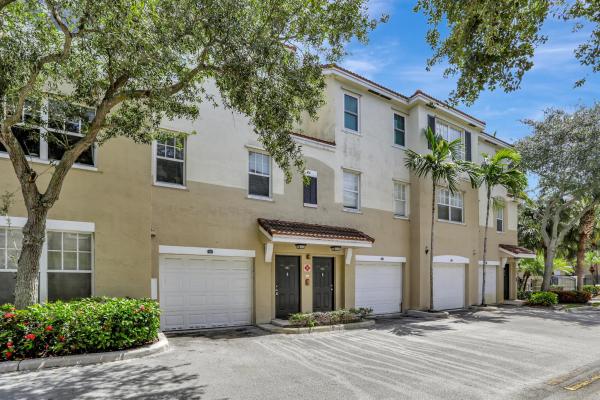 Poinciana Place, 5800 W Sample Rd #206, Coral Springs, Florida 33067, image 1