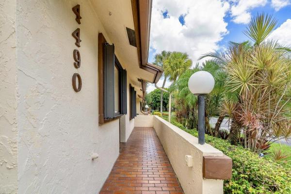 Hidden Hollow, 4490 Rende Ln, Lake Worth, Florida 33461, image 2