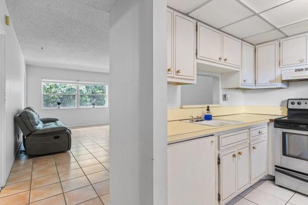 5011 W Oakland Park Blvd #307, Lauderdale Lakes, Florida 33313, image 2