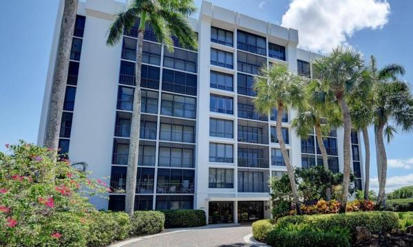 Willow Wood Midrise At Boca Country Club, 6845 Willow Wood Dr #3031, Boca Raton, Florida 33434, image 2