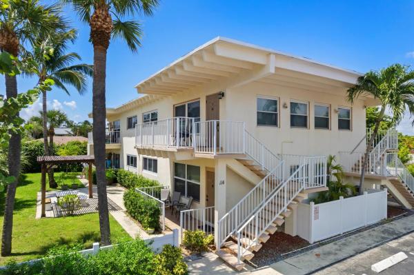 Sea Isle Of Palm Beach Shores, 114 Cascade Ln #4, Palm Beach Shores, Florida 33404, image 1