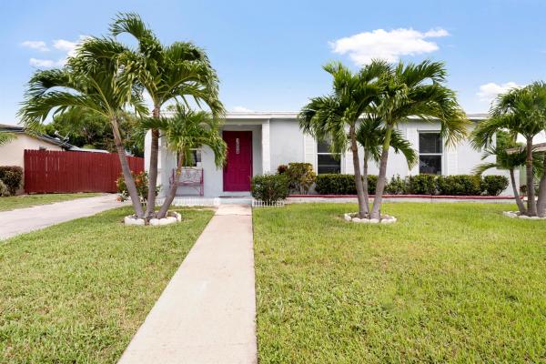 Whispering Palms, 1524 S 14th Ave, Lake Worth Beach, Florida 33460, image 1