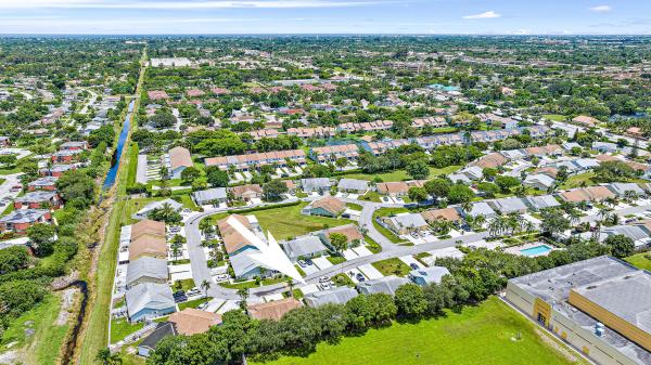 Royal Forest Townhouses, 1526 Royal Forest Ct, West Palm Beach, Florida 33406, image 2