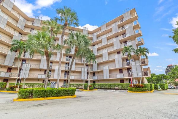 Bravura, 3301 N Country Club Dr #401, Aventura, Florida 33180, image 1