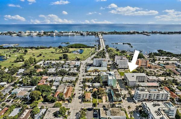 Gold Coast Towers, 1 S Lakeside Dr #D5, Lake Worth Beach, Florida 33460, image 1