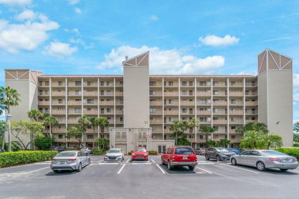 Huntington Lakes 1, 14475 Strathmore Ln #704, Delray Beach, Florida 33446, image 1