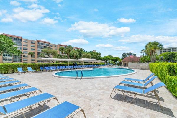 Huntington Lakes 1, 14475 Strathmore Ln #704, Delray Beach, Florida 33446, image 2