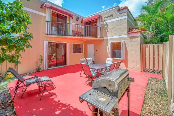 Chateau Wood, 4175 Village Dr #B, Delray Beach, Florida 33445, image 1