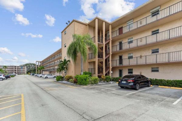 Lakeside Village, 711 Lori Dr #107, Palm Springs, Florida 33461, image 1