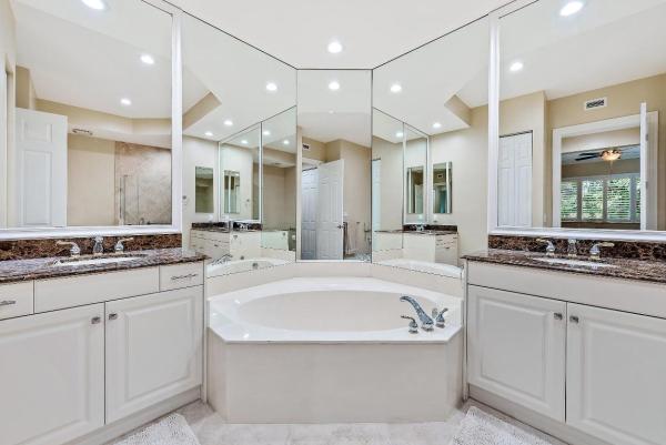 Palm Bay Club North, 125 Palm Bay Ter #B, Palm Beach Gardens, Florida 33418, image 1