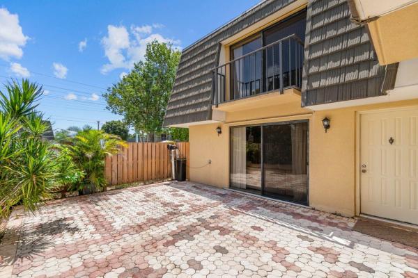Village Of Sandalwood Lakes, 2703 27th Way, West Palm Beach, Florida 33407, image 2